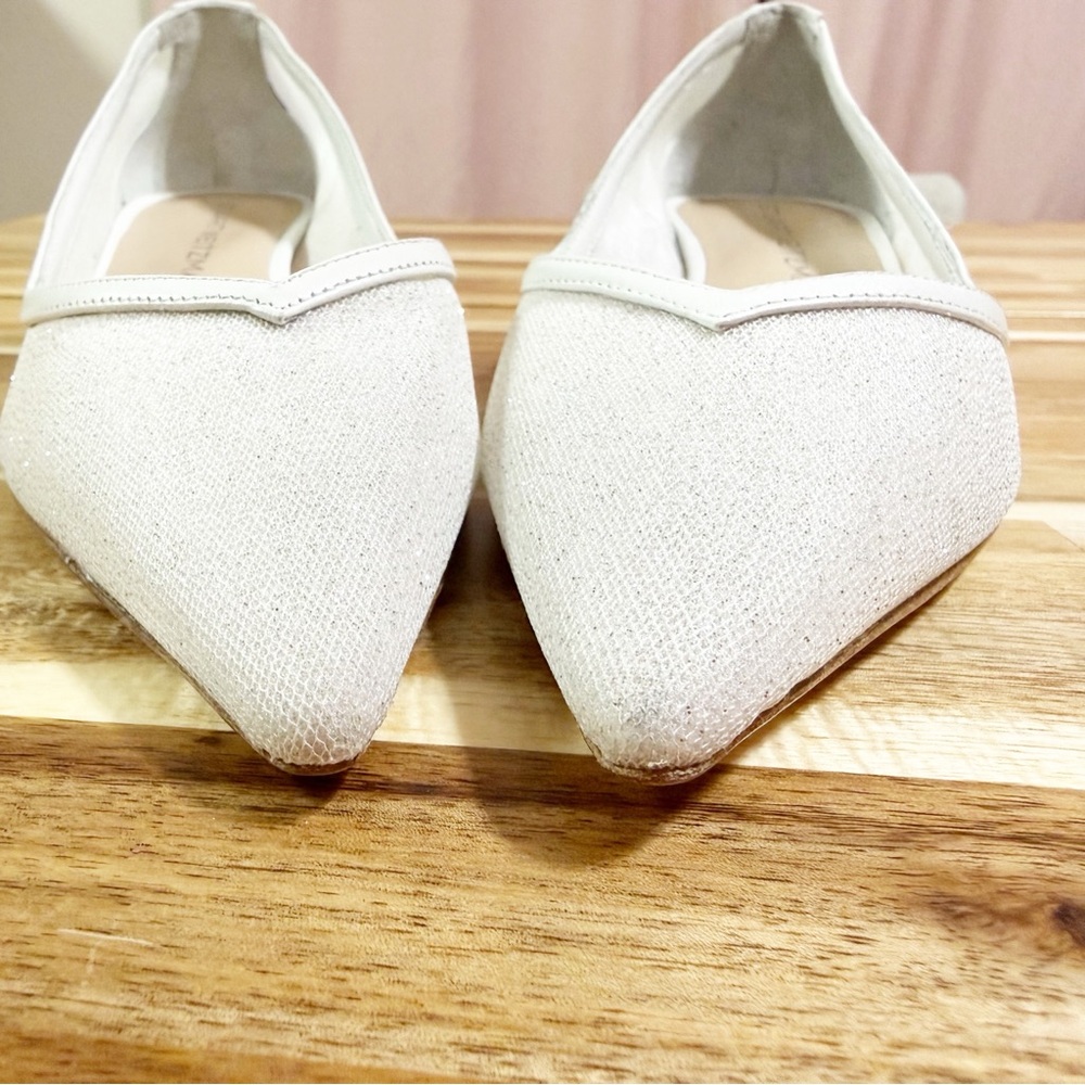 Stuart Weitzman Eva 50 Pump Pointed Toe White Sparkle Kitten Heels $525 MSRP 5.5 - Picture 14 of 15